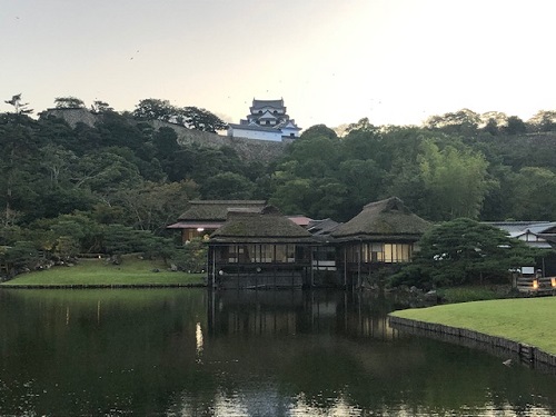 彦根城玄宮園の日が暮れていきます