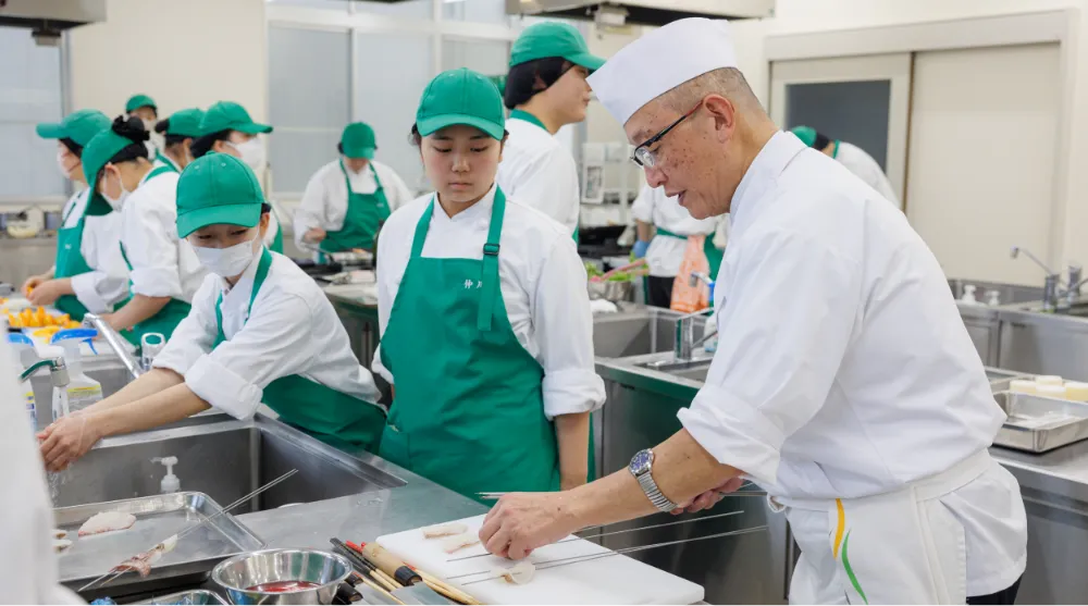 フードクリエイト科の調理実習の様子