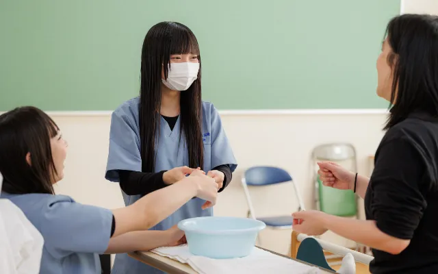 生徒たちでの実習の様子