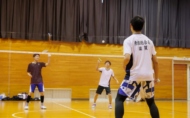 バドミントン部の練習中